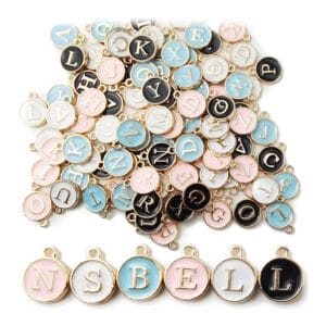 Charmsy zawieszki literki do robienia biżuterii kolorowe 104 szt.